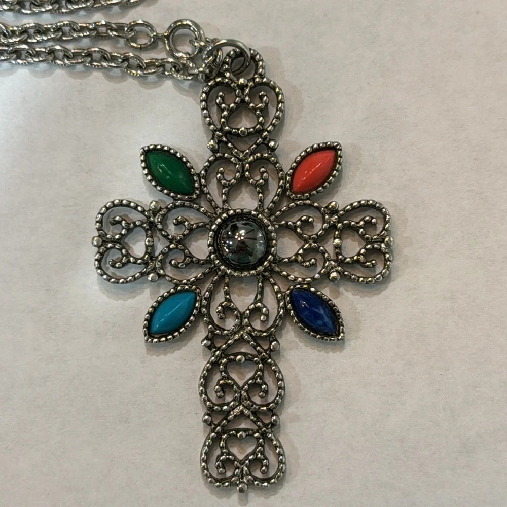 VTG AVON ROMANESQUE CROSS SILVER LONG CHAIN OPEN WORK‎ FILIGREE NECKLACE